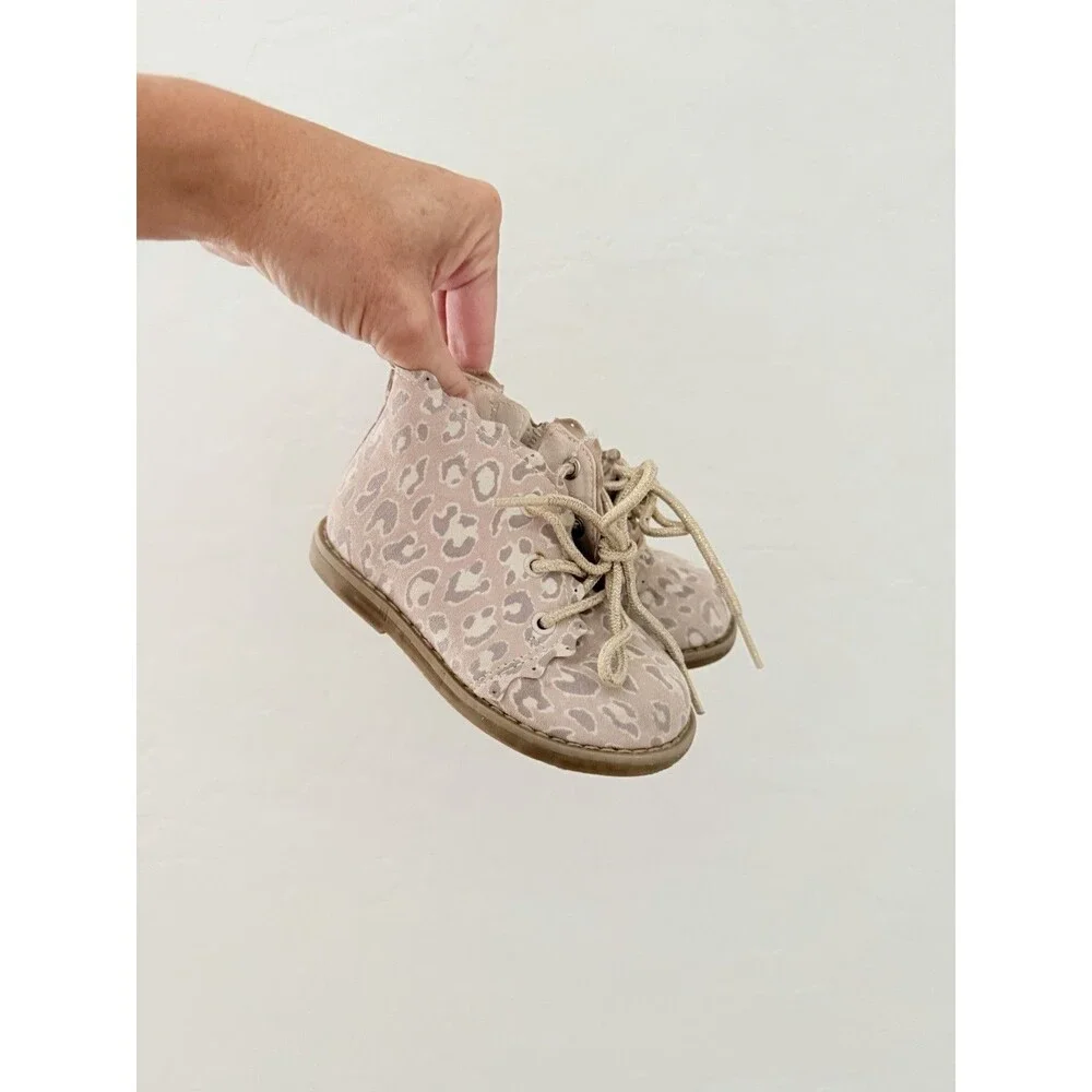 Baby Gap Toddler Girls Snow Leopard Lace Up Ankle Boots Scalloped Size 6